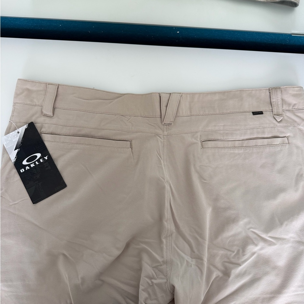 Oakley Men's Take 3.0 Pro Shorts - Tan and Wood Gray - Picture 4 of 10
